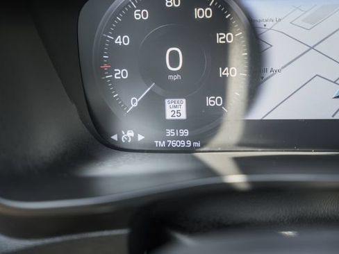 Used 2022 Volvo XC40 T5 Momentum AWD/4WD image 45