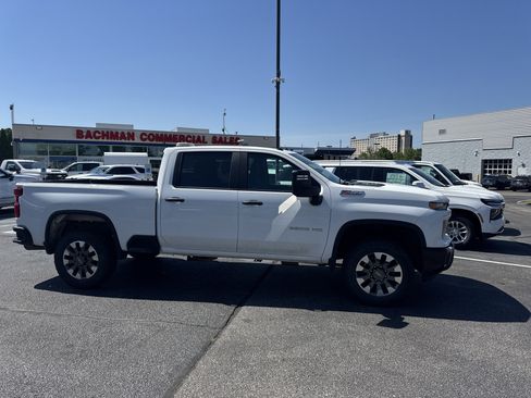 Used 2024 Chevrolet Silverado 2500 Custom w/ Custom Convenience Package AWD/4WD image 2