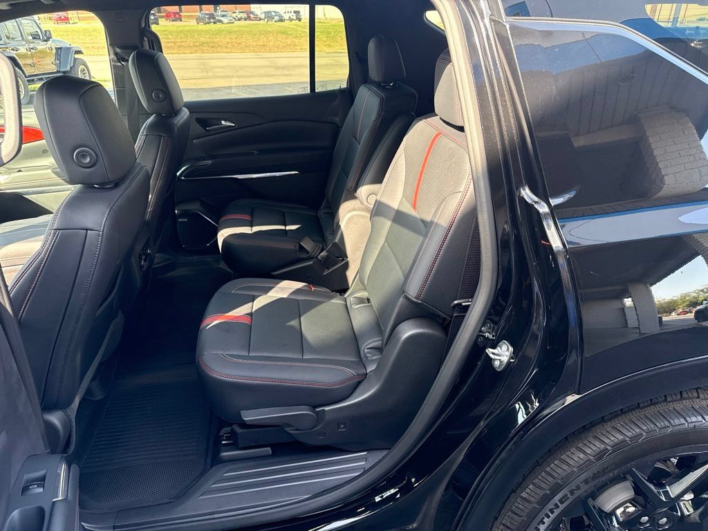 Used 2026 Chevrolet Traverse RS w/ LPO, Floor Liner Package AWD/4WD image 28