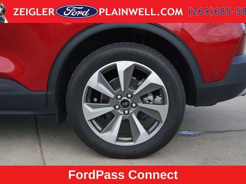 Used 2023 Ford Escape Platinum w/ Premium Technology Package AWD/4WD image 9