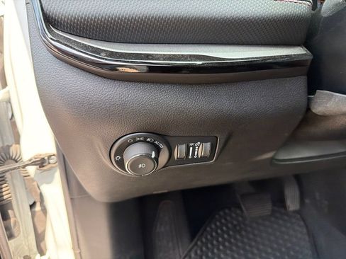 Used 2025 Jeep Compass Trailhawk AWD/4WD image 18