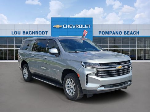 Used 2024 Chevrolet Suburban LT RWD image 1