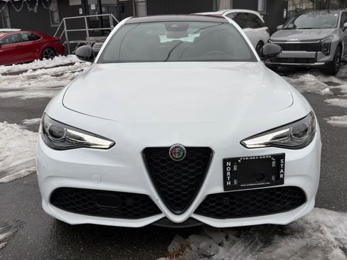 Used 2022 Alfa Romeo Giulia Veloce image 2