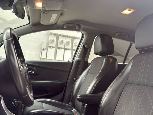 Used 2019 Chevrolet Trax LT w/ LT Convenience Package AWD/4WD image 31
