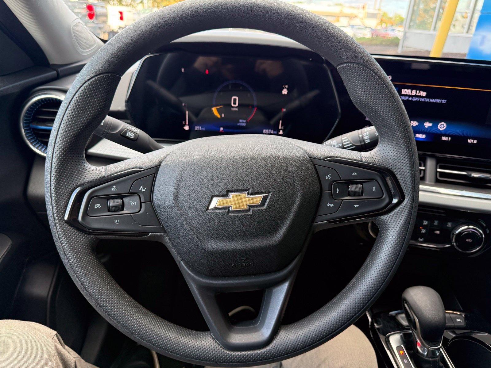 Used 2025 Chevrolet Trax LT FWD image 17