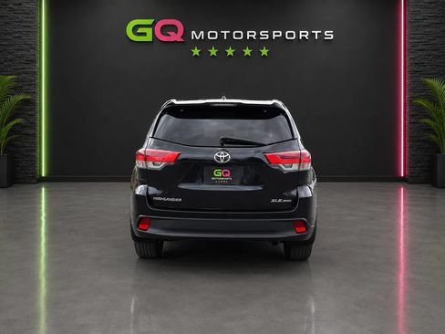 Used 2018 Toyota Highlander XLE AWD/4WD image 6