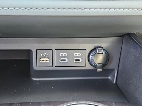 New 2025 Toyota Highlander Platinum image 28