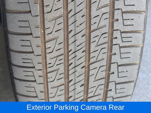 Used 2018 Toyota Camry SE image 3