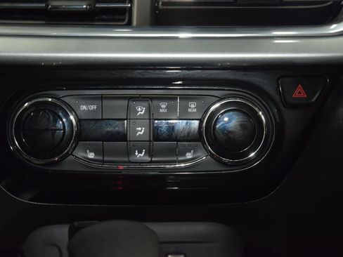 Used 2025 Chevrolet Trax LT w/ Driver Confidence Package FWD image 30