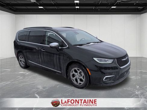 Used 2023 Chrysler Pacifica Limited image 2