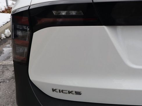 Certified 2025 Nissan Kicks SR image 27