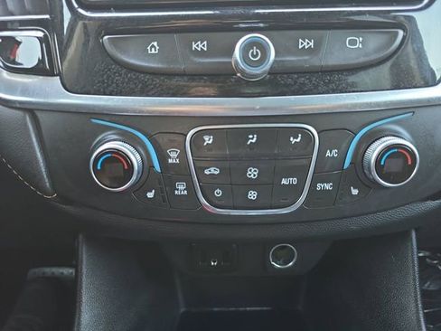 Used 2019 Chevrolet Traverse LT image 4