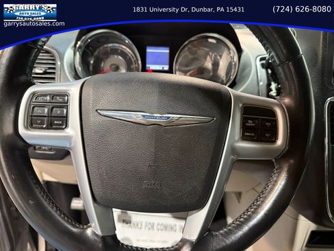 Used 2014 Chrysler Town & Country Touring image 18