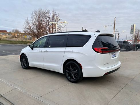 New 2026 Chrysler Pacifica Limited w/ S Appearance Package image 9