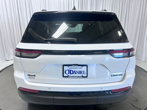 Used 2024 Jeep Grand Cherokee Limited w/ Black Appearance Package image 28