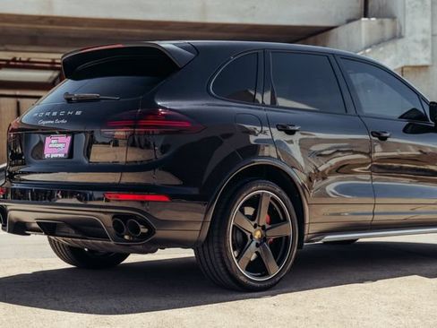 Used 2016 Porsche Cayenne Turbo AWD/4WD image 50
