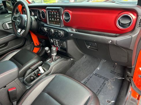 Used 2023 Jeep Gladiator Rubicon w/ Cold Weather Group AWD/4WD image 35