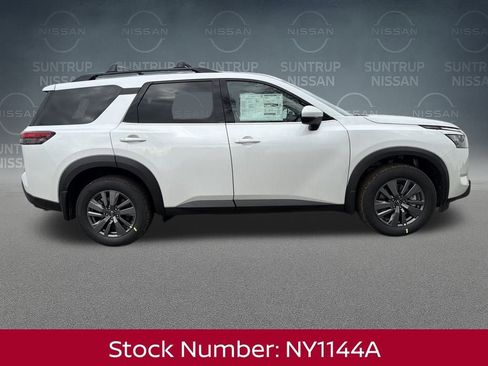 New 2025 Nissan Pathfinder SV w/ Black Appearance Package image 7