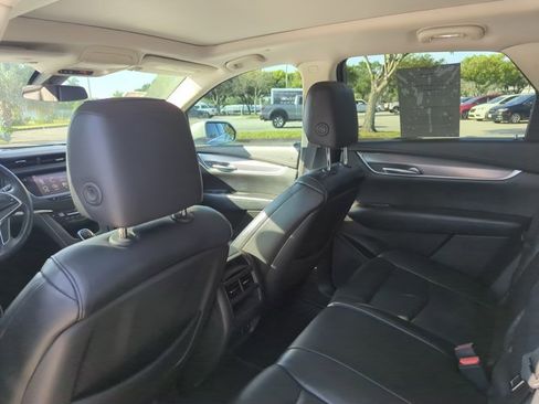 Used 2017 Cadillac XT5 Luxury w/ LPO, Wheel Lock Package FWD image 18