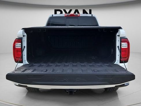 Used 2024 GMC Canyon AT4 w/ Technology Package AWD/4WD image 32