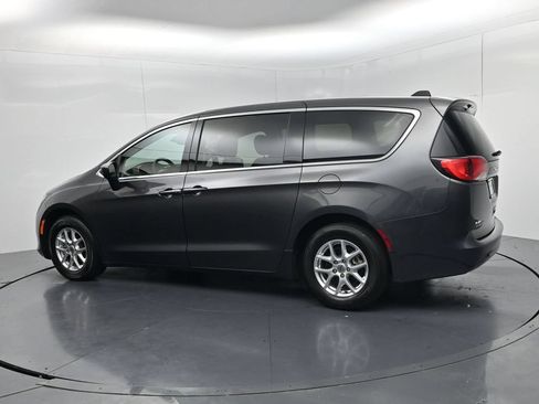 Used 2023 Chrysler Voyager LX FWD image 5