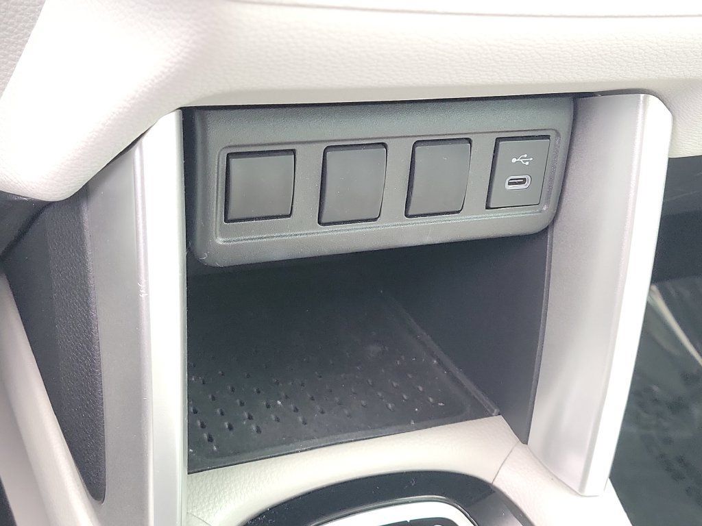 Used 2023 Toyota Corolla Cross L FWD image 17