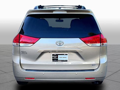 Used 2013 Toyota Sienna XLE FWD image 5