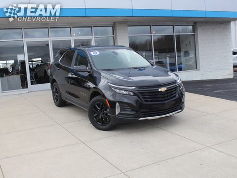 Used 2023 Chevrolet Equinox LT image 2