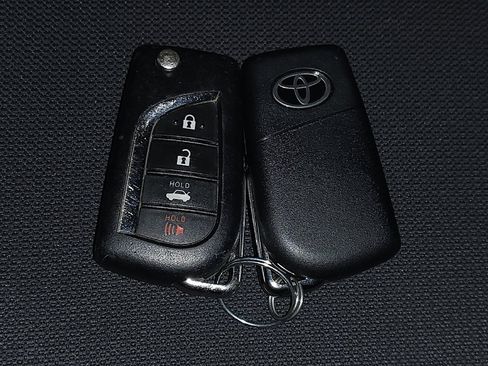 Used 2022 Toyota Corolla LE FWD image 32