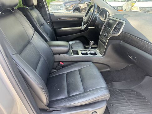 Used 2012 Jeep Grand Cherokee Laredo AWD/4WD image 15