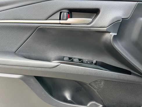 Used 2025 Toyota Camry SE image 18