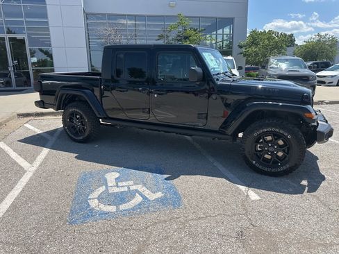 New 2025 Jeep Gladiator Willys image 36