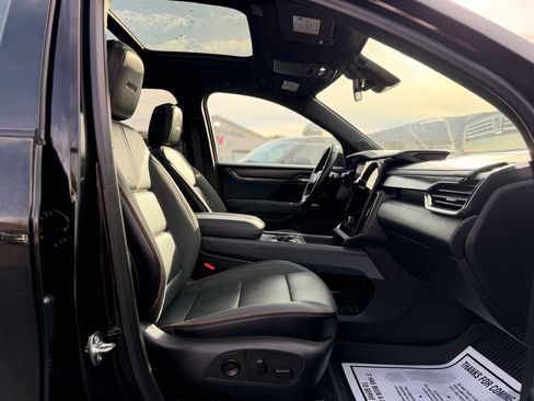 Used 2025 GMC Acadia AT4 w/ Luxury Package image 36