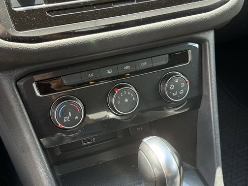 Used 2018 Volkswagen Tiguan S FWD image 22