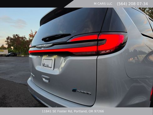 Used 2024 Chrysler Pacifica Limited FWD image 10