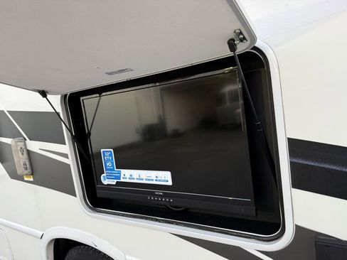 Used 2024 Ford E-450 and Econoline 450 Super Duty w/ Motorhome Prep Package image 17