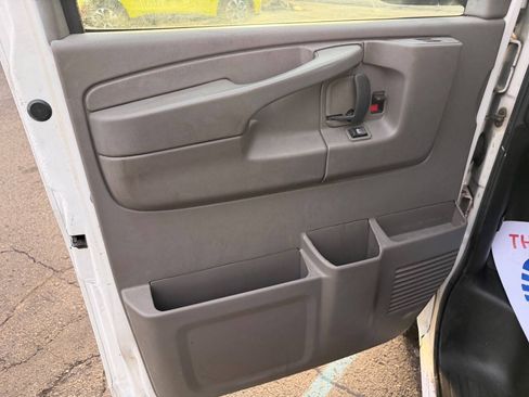 Used 2014 Chevrolet Express 2500 RWD image 19
