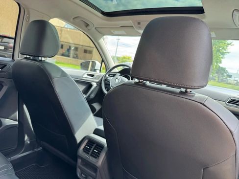 Used 2019 Volkswagen Tiguan SE w/ Panoramic Sunroof Package image 32