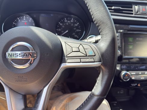 Used 2018 Nissan Rogue SL w/ Premium Package AWD/4WD image 18