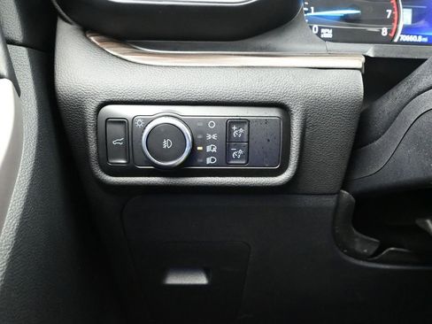 Used 2023 Ford Explorer Limited image 18