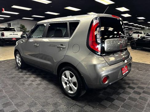 Used 2018 Kia Soul Base image 11