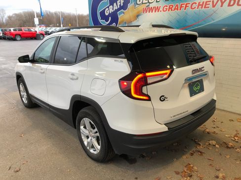 Used 2024 GMC Terrain SLE w/ Driver Convenience Package image 6