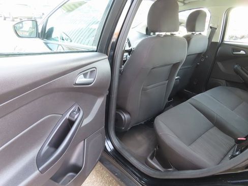 Used 2017 Ford Focus SE image 18