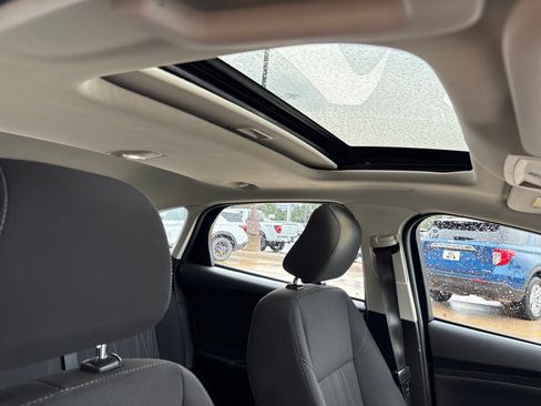 Used 2017 Ford Focus SEL w/ Cold Weather Package FWD image 8