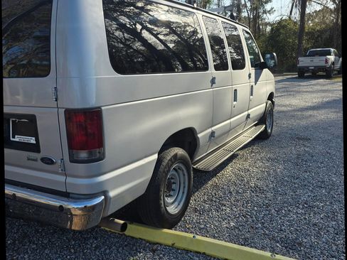 Used 2009 Ford E-350 and Econoline 350 XL image 12