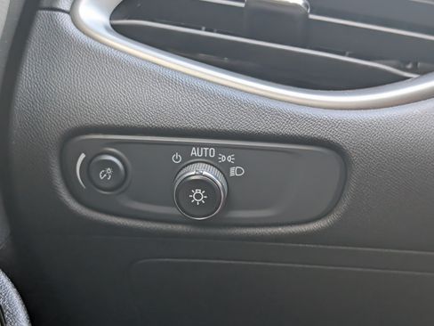 Used 2025 Chevrolet Malibu LT FWD image 25