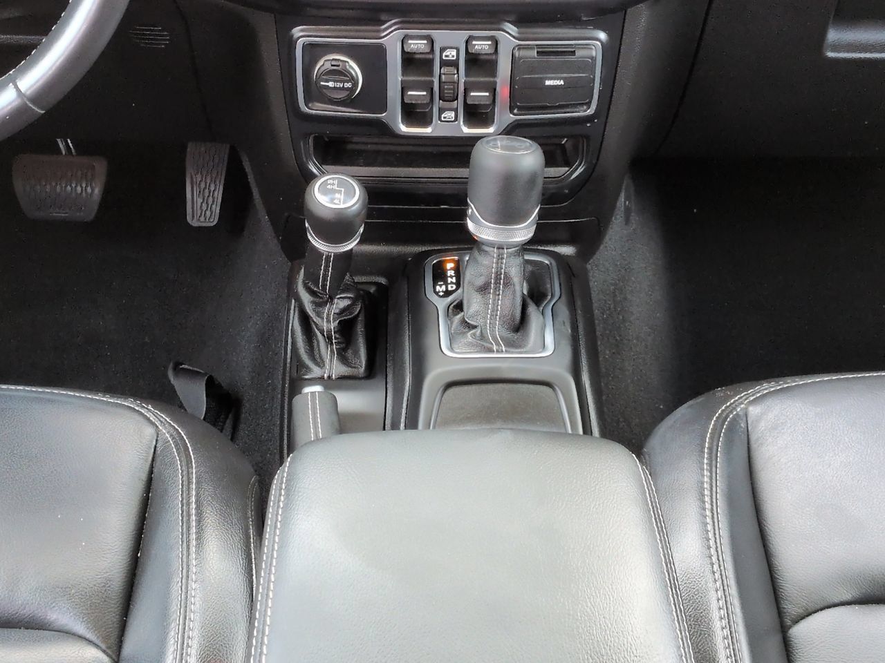 Used 2019 Jeep Wrangler Unlimited Sahara AWD/4WD image 19