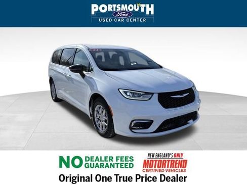 Used 2024 Chrysler Pacifica Touring-L image 25