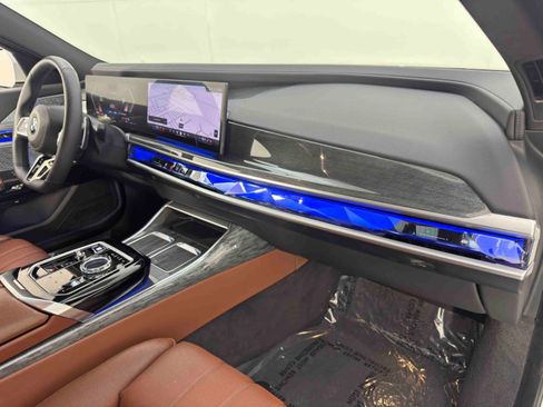 Used 2023 BMW 760i xDrive image 16