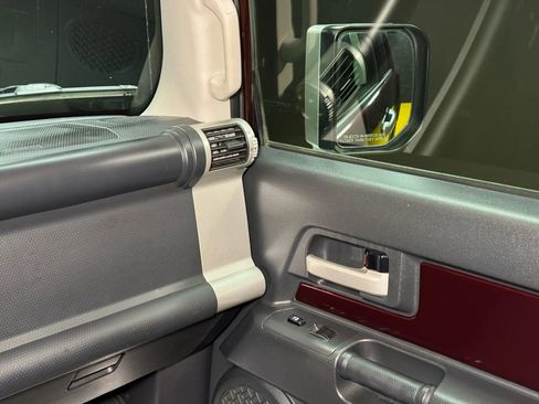 Used 2007 Toyota FJ Cruiser 4WD image 18